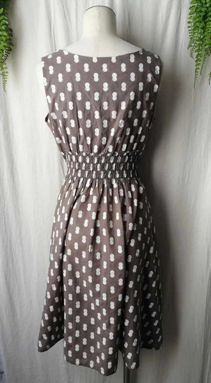 Vestido veraniego holgado color topo con lunares blancos de algodón elástico "Made in Italy" – photo 4